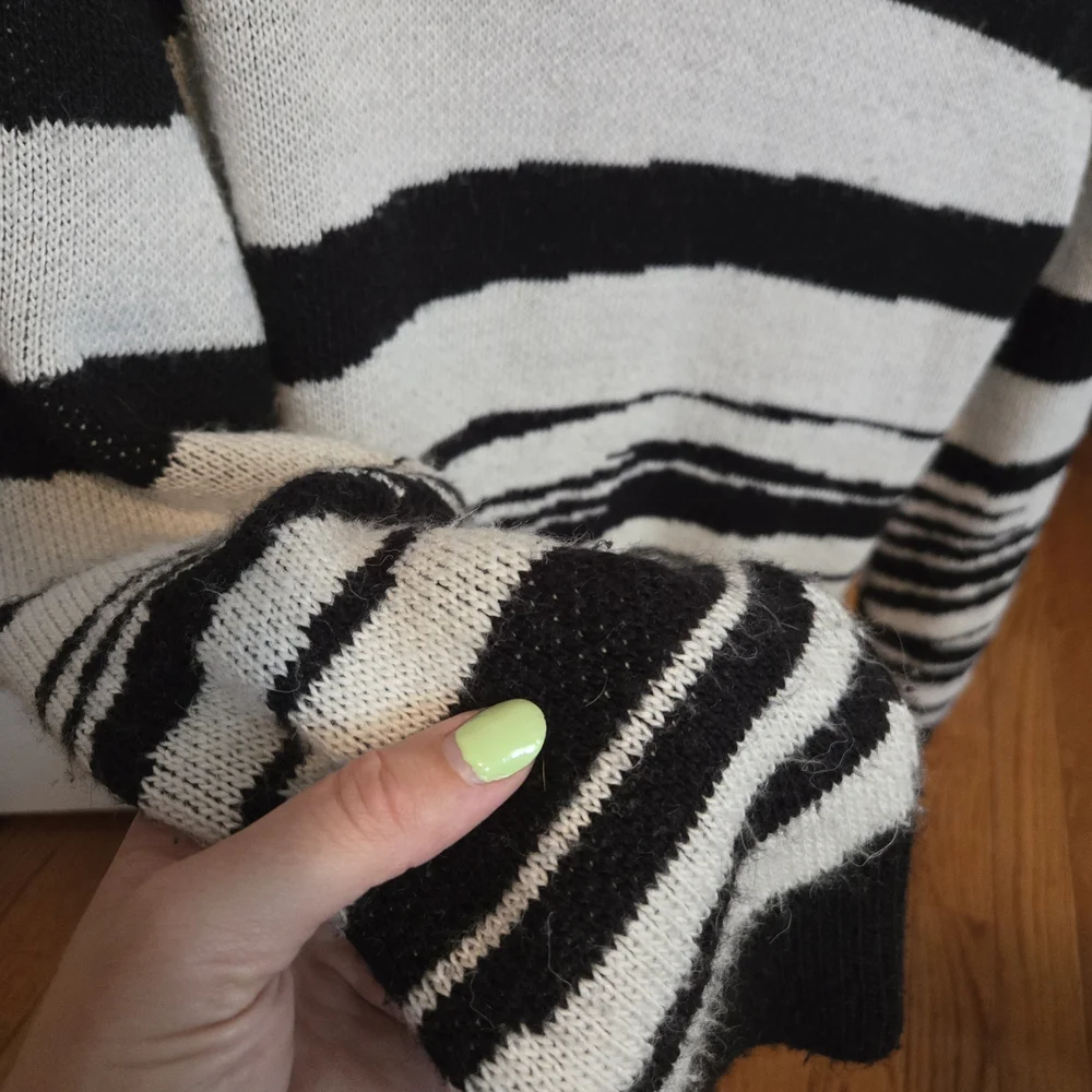 Zara Striped Sweater - Picture 2 of 3
